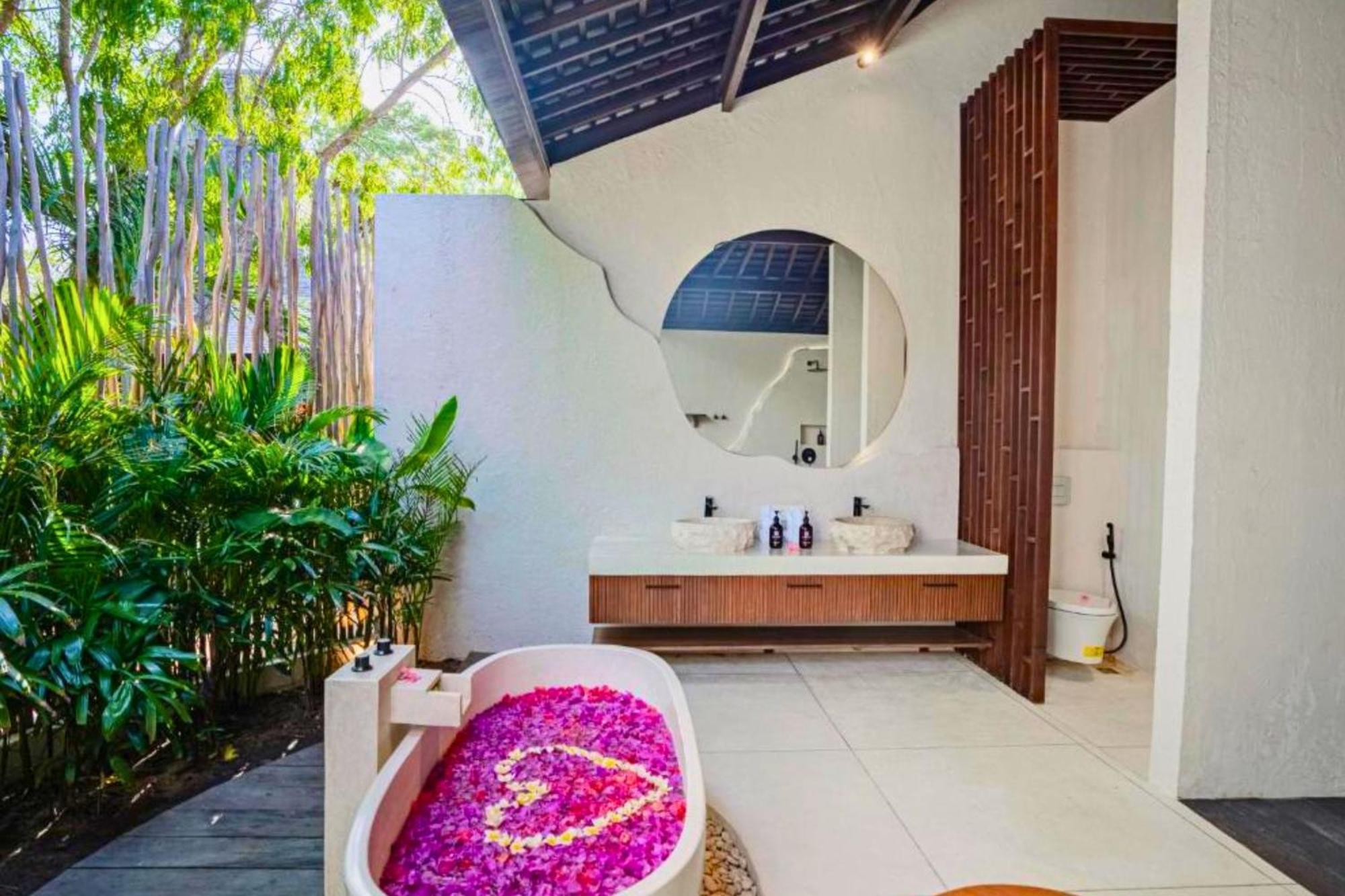 Nismara 2 Bedroom Pool Villa With Sea View Zn201 Bumbang 外观 照片